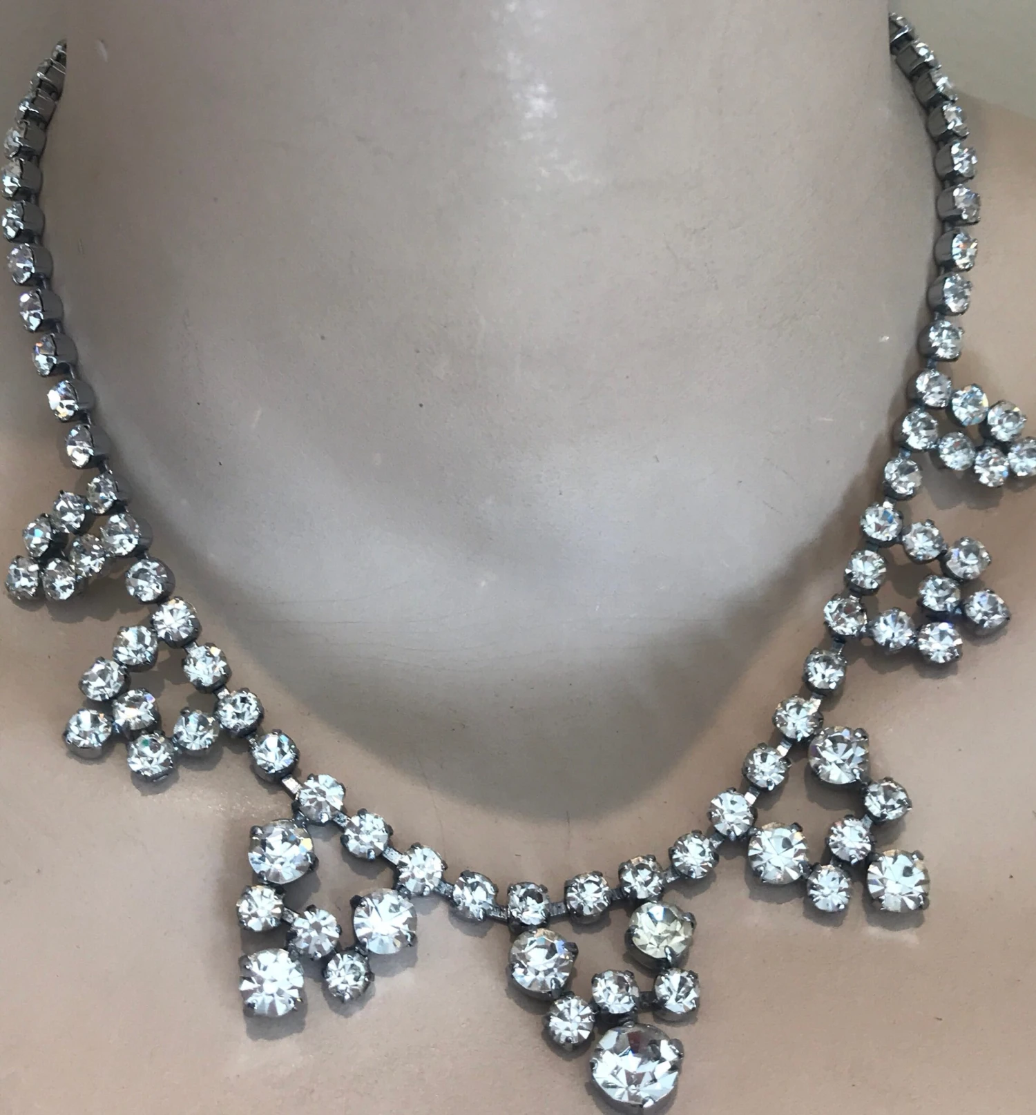 Stunning Super Sparkly 1950s Diamanté Clear Silver Rhinestone Necklace Vintage Christmas Bling 4 Stunning Super Sparkly 1950s Diamanté Clear Silver Rhinestone Necklace Vintage Christmas Bling - Image 2