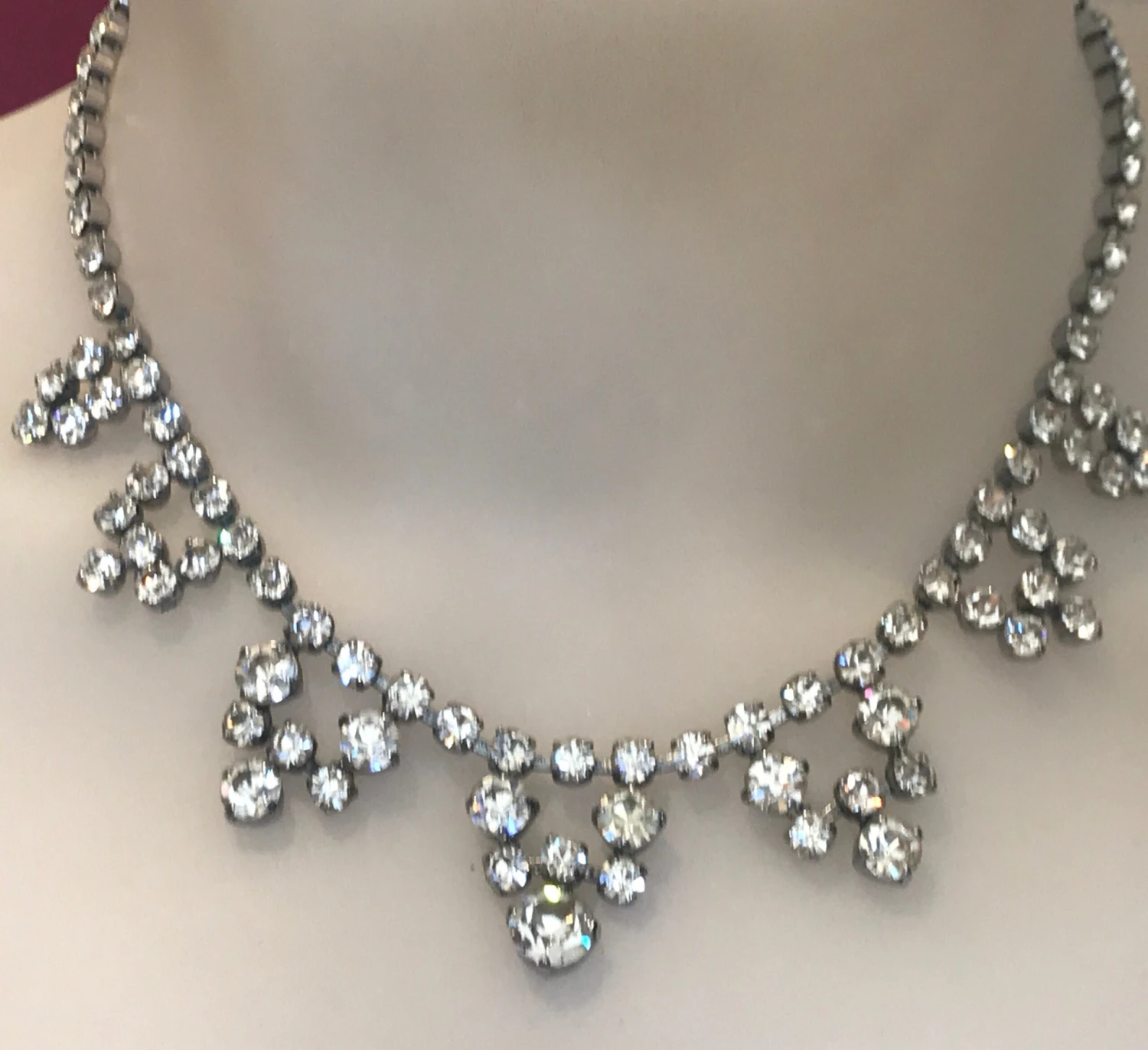 Stunning Super Sparkly 1950s Diamanté Clear Silver Rhinestone Necklace Vintage Christmas Bling 6 Stunning Super Sparkly 1950s Diamanté Clear Silver Rhinestone Necklace Vintage Christmas Bling - Image 4