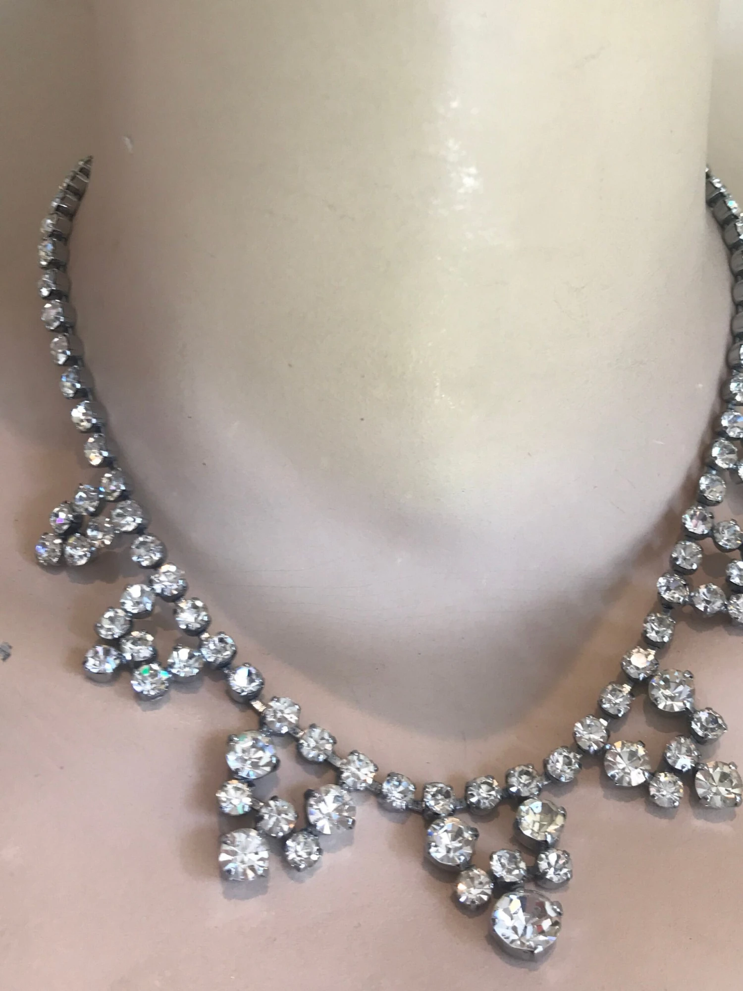 Stunning Super Sparkly 1950s Diamanté Clear Silver Rhinestone Necklace Vintage Christmas Bling 8 Stunning Super Sparkly 1950s Diamanté Clear Silver Rhinestone Necklace Vintage Christmas Bling - Image 6