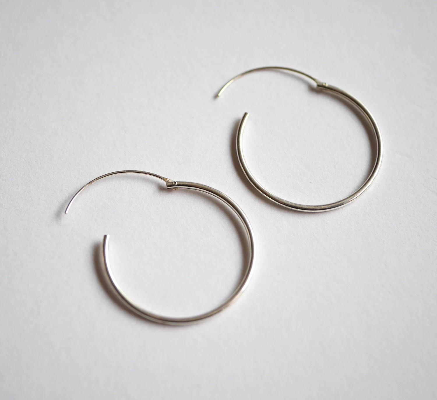 Christmas Gift - Sterling Silver Hoop Earrings -Round Earrings - Circle Silver Earrings - Minimalist Jewels - Thin Earrings 5 Christmas Gift - Sterling Silver Hoop Earrings -Round Earrings - Circle Silver Earrings - Minimalist Jewels - Thin Earrings - Image 3