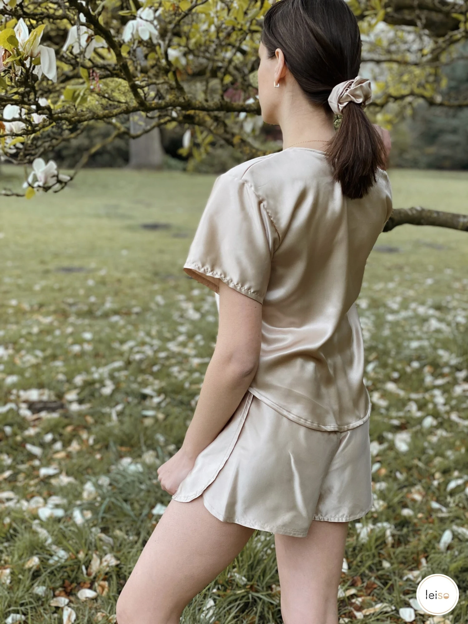 Mulberry Silk Pyjama Set•100% Silk Satin•Silk Pyjamas•Silk Nightwear•Bride Gift•Handmade•Christmas Gift•Summer 2021•Gift For Wife 6 Mulberry Silk Pyjama Set•100% Silk Satin•Silk Pyjamas•Silk Nightwear•Bride Gift•Handmade•Christmas Gift•Summer 2021•Gift For Wife - Image 4