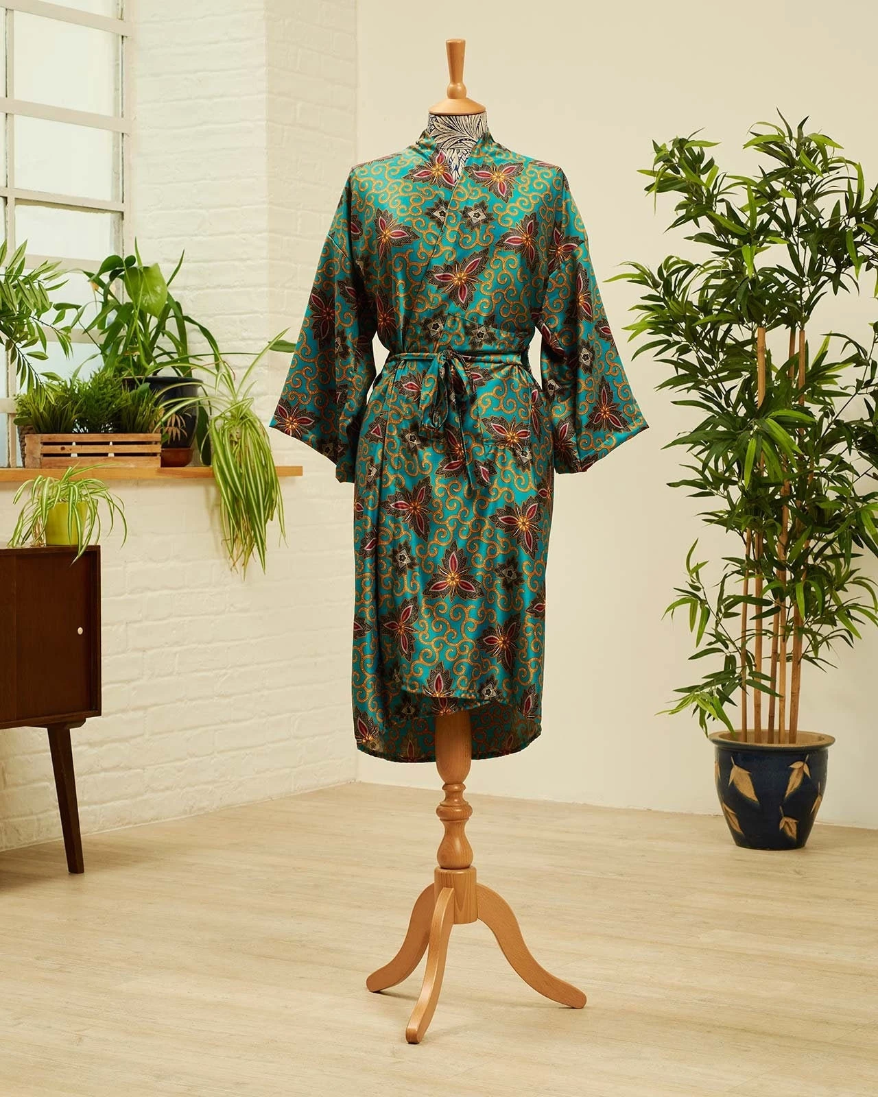 Aqua Marine Silk Blend Kimono Robe, Christmas Gifts, Dressing Gown, Vintage Kimono, Bridesmaid Robes, Boho Kimono, Bridal Robe,maru Clothing 4 Aqua Marine Silk Blend Kimono Robe, Christmas Gifts, Dressing Gown, Vintage Kimono, Bridesmaid Robes, Boho Kimono, Bridal Robe,maru Clothing - Image 2