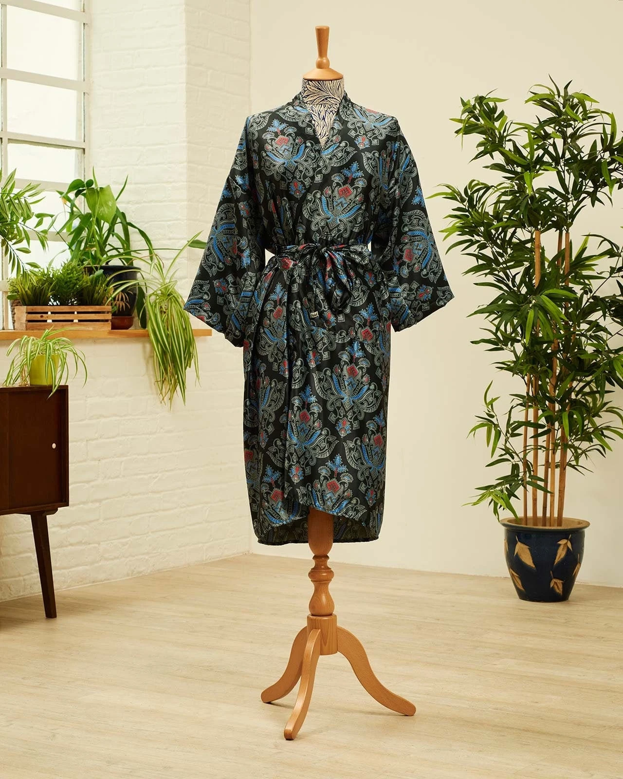 Empire Black Silk Blend Kimono Robe, Christmas Gift Ideas, Dressing Gown, Vintage Kimono, Bridesmaid Robes, Bridal Robe, Kimono, Maru 3 Empire Black Silk Blend Kimono Robe, Christmas Gift Ideas, Dressing Gown, Vintage Kimono, Bridesmaid Robes, Bridal Robe, Kimono, Maru