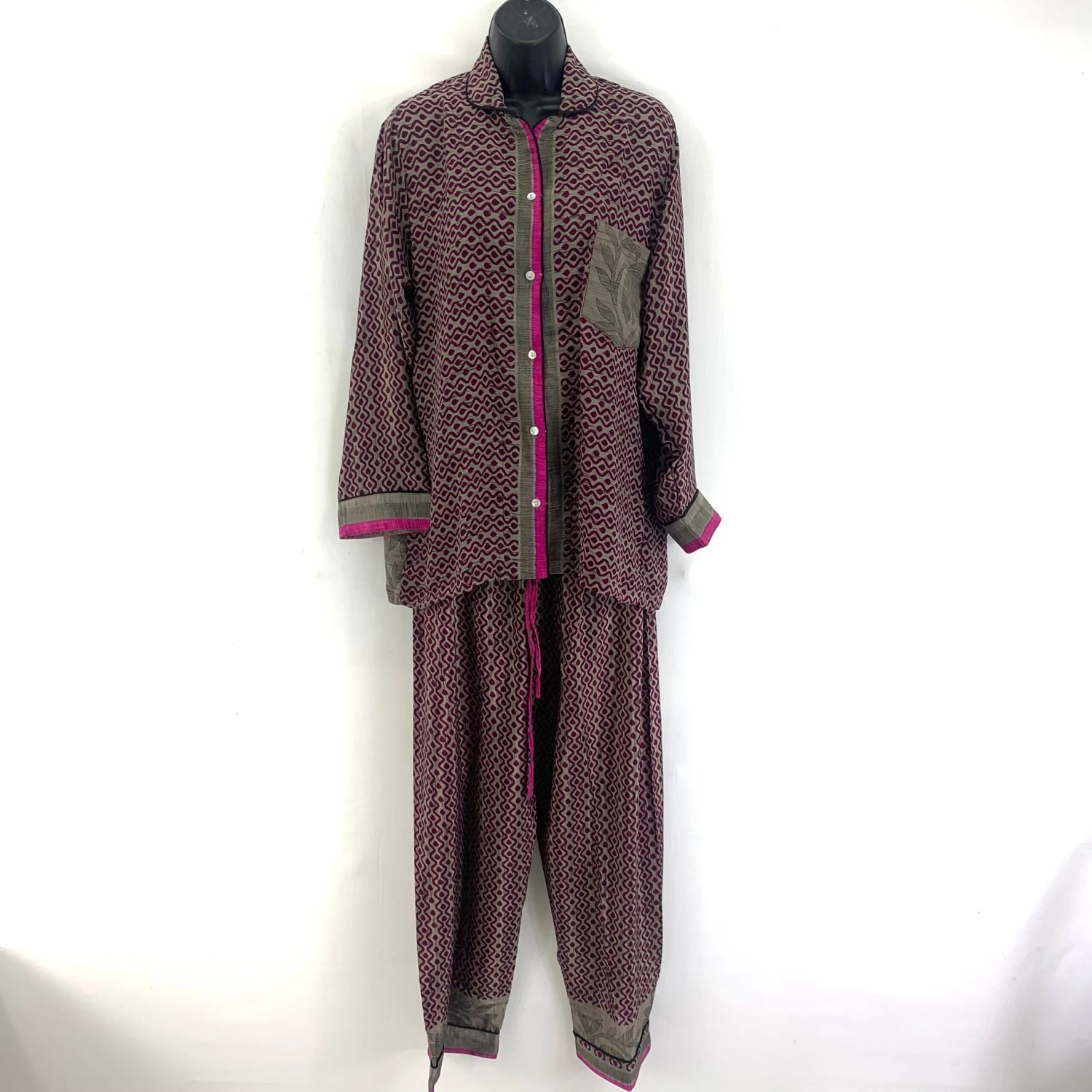 UK-M. Luxury Sari Pyjama Set With Matching Gift Bag. Quality Handmade Nightwear. Perfect Christmas Gift For Your Wife Or Girlfriend. 5 UK-M. Luxury Sari Pyjama Set With Matching Gift Bag. Quality Handmade Nightwear. Perfect Christmas Gift For Your Wife Or Girlfriend. - Image 3