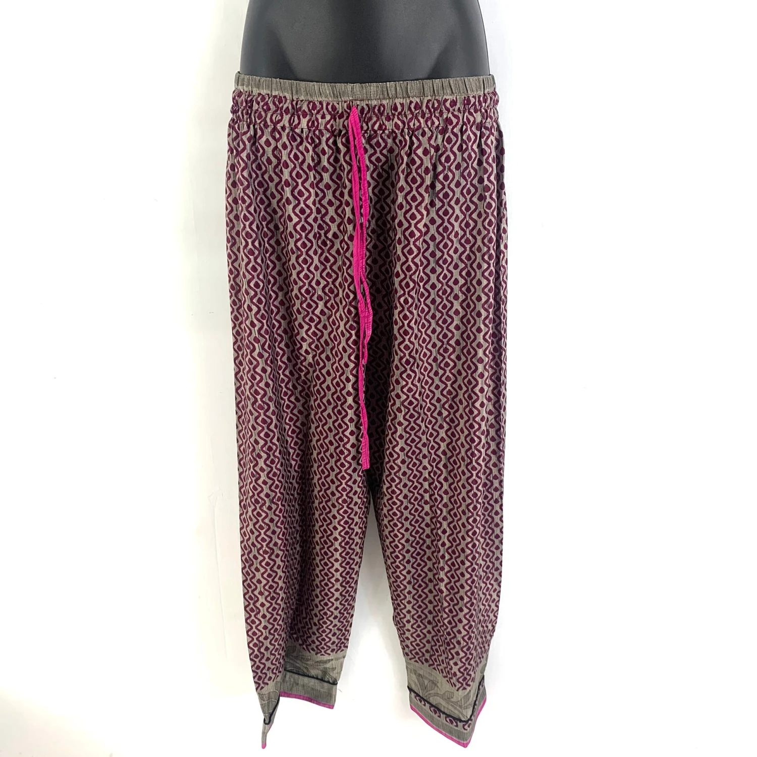 UK-M. Luxury Sari Pyjama Set With Matching Gift Bag. Quality Handmade Nightwear. Perfect Christmas Gift For Your Wife Or Girlfriend. 4 UK-M. Luxury Sari Pyjama Set With Matching Gift Bag. Quality Handmade Nightwear. Perfect Christmas Gift For Your Wife Or Girlfriend. - Image 2