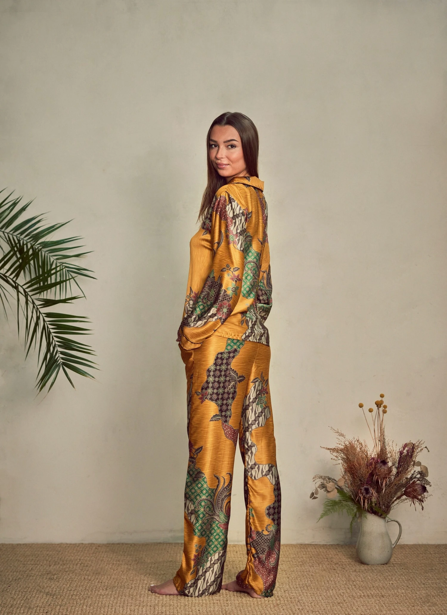 Golden Silk Blend Pyjama Set, Christmas Pyjamas, Christmas Gifts, Satin Pyjamas Gifts For Her, Maru Pyjama Set, Loungewear, Silk Nightwear 4 Golden Silk Blend Pyjama Set, Christmas Pyjamas, Christmas Gifts, Satin Pyjamas Gifts For Her, Maru Pyjama Set, Loungewear, Silk Nightwear - Image 2