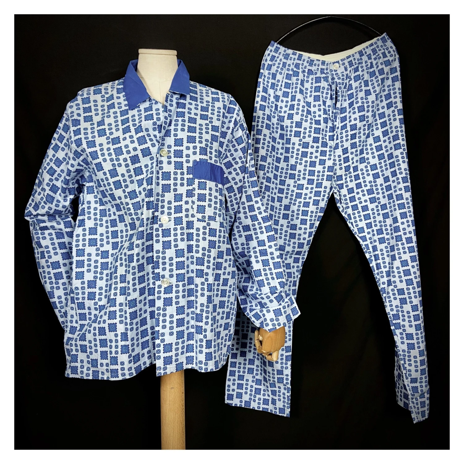 Vintage 80s Mens Pyjamas By Sunray. Retro Geometric Pattern Mens Nightwear. 2 Piece Blue Pyjamas. Daddy Pjs. Christmas Gift For Him. 40" 4 Vintage 80s Mens Pyjamas By Sunray. Retro Geometric Pattern Mens Nightwear. 2 Piece Blue Pyjamas. Daddy Pjs. Christmas Gift For Him. 40" - Image 2