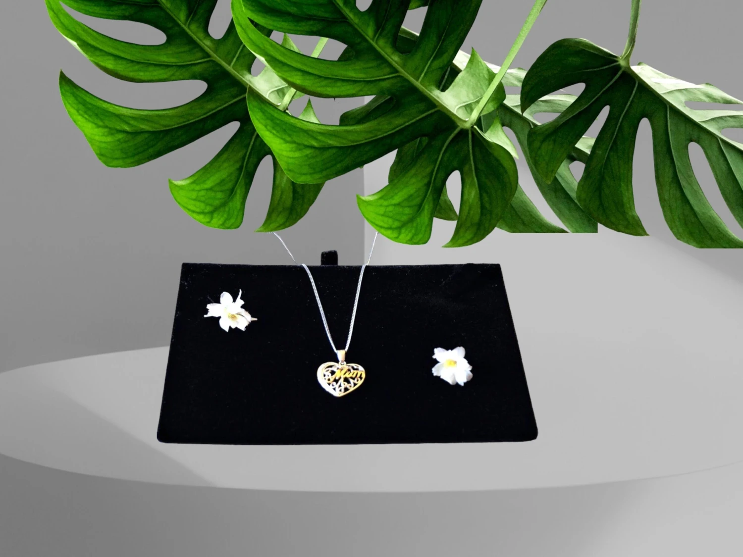 Mum 9ct Gold & Silver Necklace In Box,Gifts For Mum,Personalised Gifts For Mum,Mum Necklace In Box,Christmas Gifts For Mum,Mothers Day Gifts 6 Mum 9ct Gold & Silver Necklace In Box,Gifts For Mum,Personalised Gifts For Mum,Mum Necklace In Box,Christmas Gifts For Mum,Mothers Day Gifts - Image 4