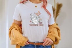 Set Yourself Free Comfy Retro Shirt, Aesthetic Retro Tshirt For Christmas And Holidays, Christmas Clothing, Aesthetic Tshirt, Retro Tshirt